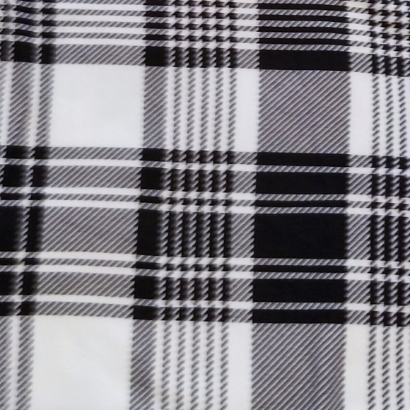 🆕️ 🍁Stylish Plaid Leggings - Picture 4 of 6